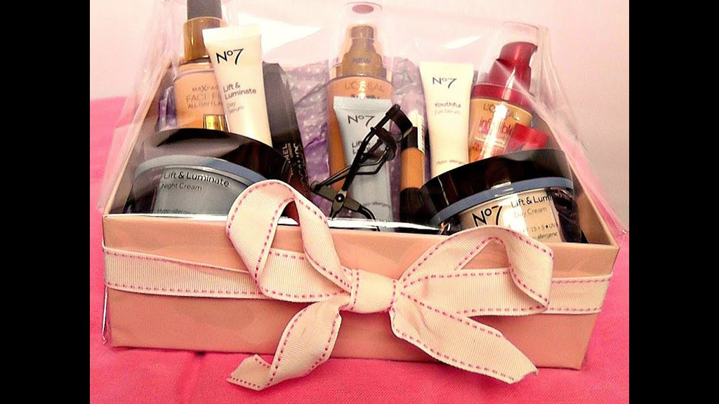 How Do You Select The Products For Gifts Hampers Box?